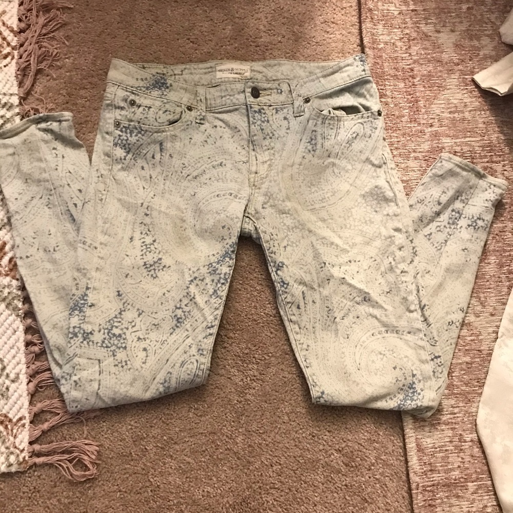 Ralph Lauren Denim, Size 28. Faded paisley pattern